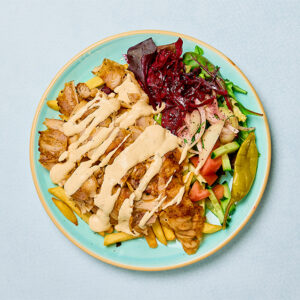 Kycklingkebabtallrik med pommes